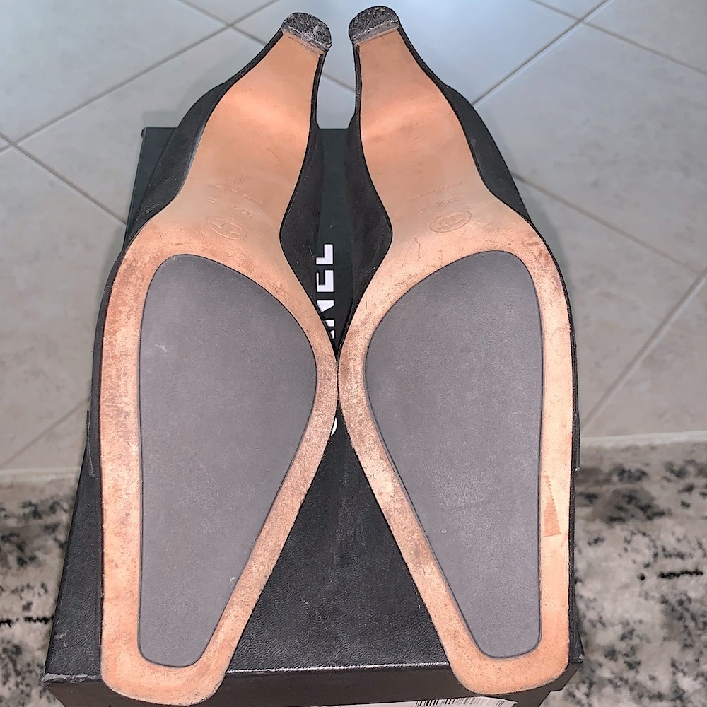 CHANEL Classic Suede Pumps - Picture 12 of 16